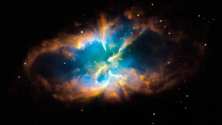 Planetnebulosa NGC 2818 i den södra konstellationen Pyxis (Kompassen). Glödande lager och skal av gas skapades när en stjärna kastade ut sina yttre lager i rymden efter att ha tagit slut på kärnkraft